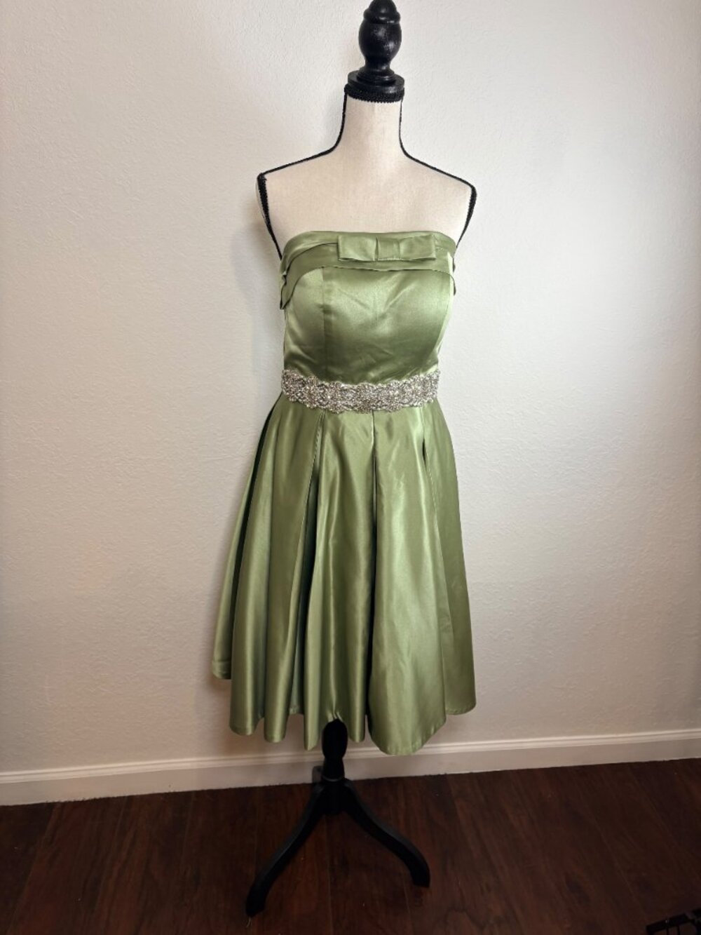 Strapless knee-length dress, size M